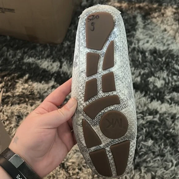 Stylish Gray Women's Loafers - Picture 4 of 5